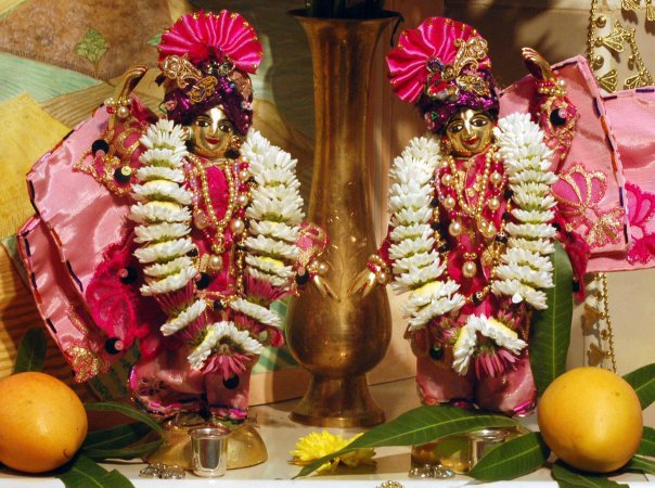 Sri Sri Parama Karuna Gaura Nitay Sri Sri Parama Karuna Gaura Nitay